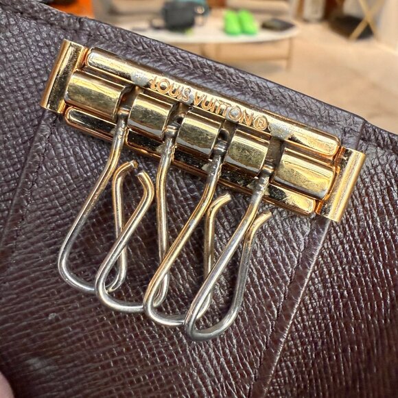 Louis Vuitton Vintage Damier Ebene 4 Key Holder - Picture 11 of 14